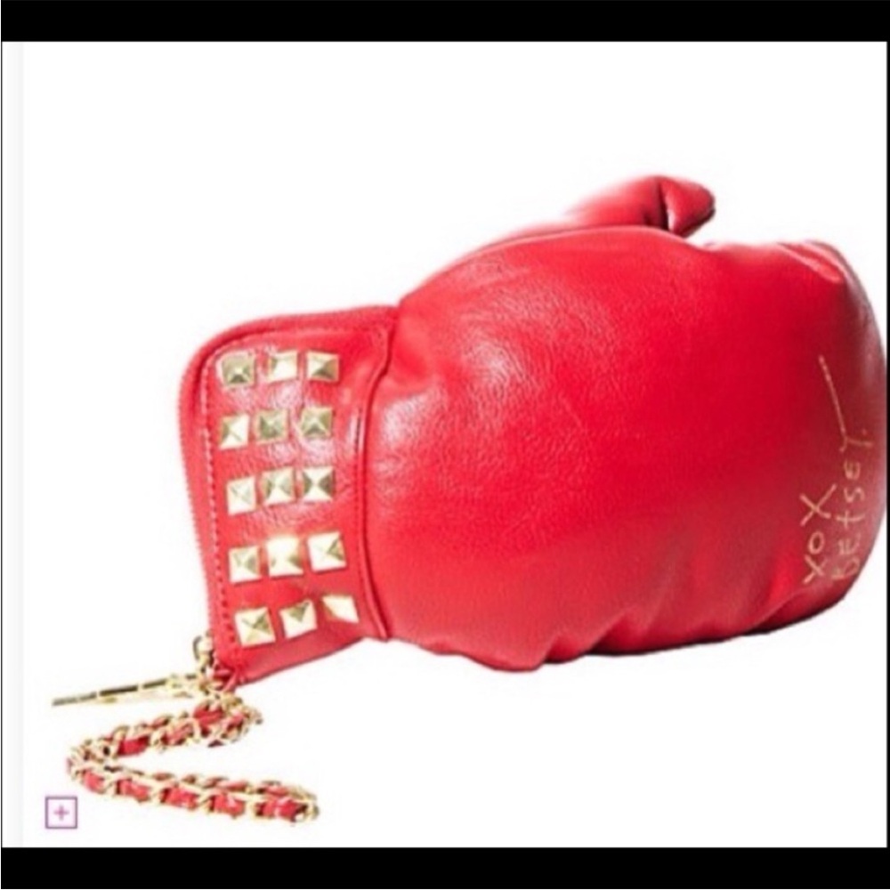SOLD! Betsey’s Iconic Rare Boxing Glove 🥊 Wristlet